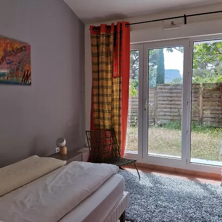 Hébergement de vacances Le Cabanon De *